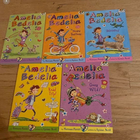 Books - Picture 5 of 11